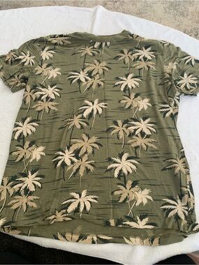 Olive Palm-Print Short Sleeve Tee by